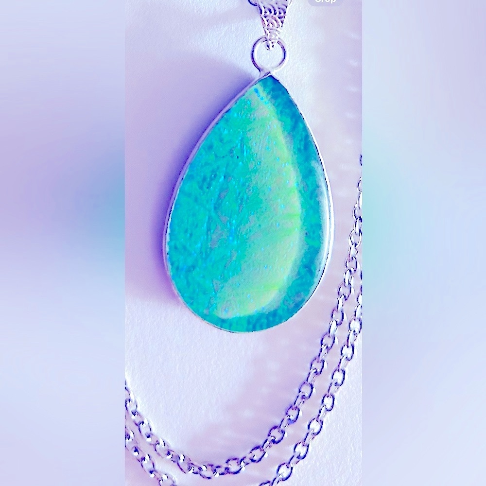 💰FREE add 1/bundle NWOT Turquoise Green necklace  Dichroic “Opal” foil glass 36”